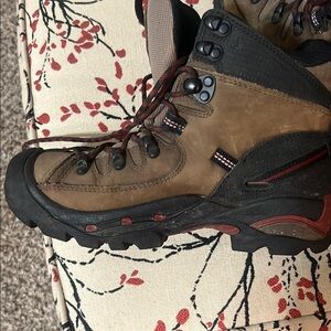 Women’s Brown Hiking Boots